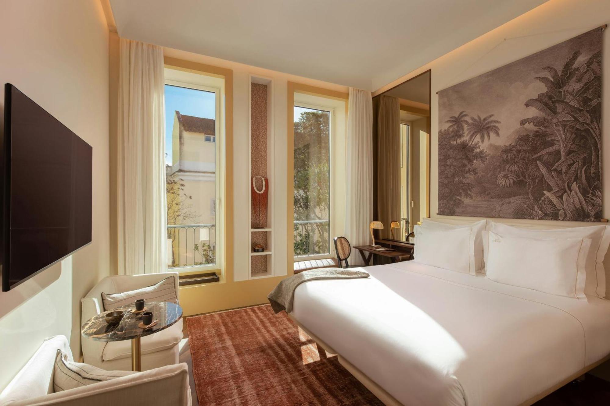 Capelo Guest room 1 King Courtyard view